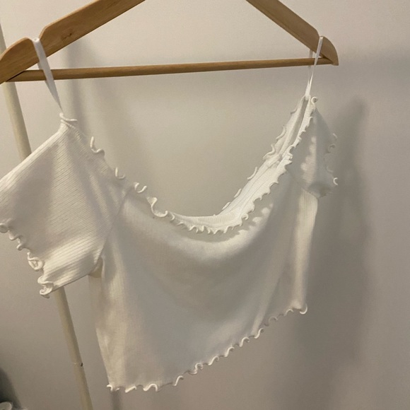 Aritzia 'Sunday Best' Off-Shoulder Crop Top - Picture 11 of 11